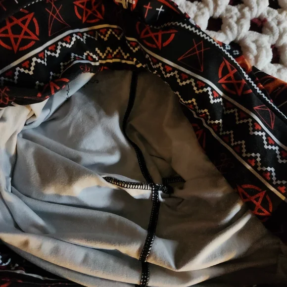 Too Fast Red and Black Pentagram Leggings - Picture 5 of 5